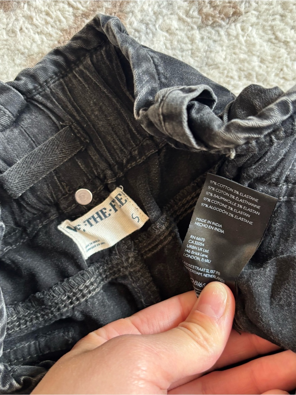 We The Free Can’t Compare Slouch Pants Jeans Cargo Distressed Faded Black - Picture 9 of 9